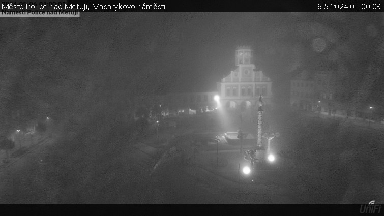 Město Police nad Metují - Masarykovo náměstí - 6.5.2024 v 01:00