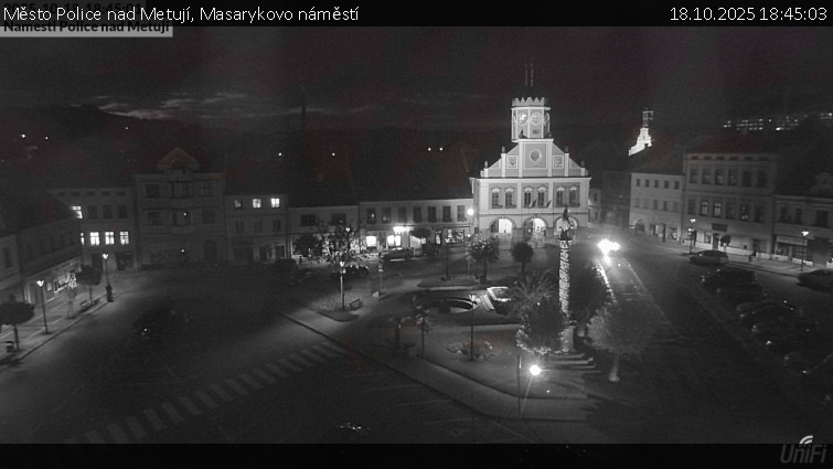 Město Police nad Metují - Masarykovo náměstí - 18.10.2025 v 18:45 Město Police nad Metují - Masarykovo náměstí - 18.10.2025 v 18:45