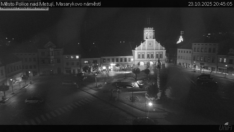 Město Police nad Metují - Masarykovo náměstí - 23.10.2025 v 20:45 Město Police nad Metují - Masarykovo náměstí - 23.10.2025 v 20:45