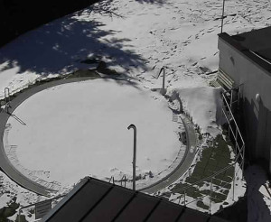 Ski areál SEVERKA v Dolní Lomné - Pohled na bazén - 2.3.2023 v 13:00