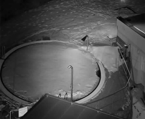 Ski areál SEVERKA v Dolní Lomné - Pohled na bazén - 2.3.2023 v 19:00