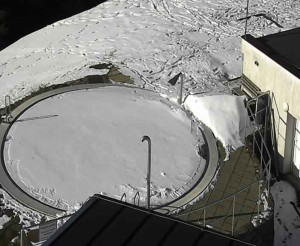 Ski areál SEVERKA v Dolní Lomné - Pohled na bazén - 3.3.2023 v 09:00