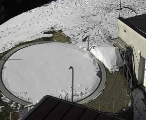 Ski areál SEVERKA v Dolní Lomné - Pohled na bazén - 4.3.2023 v 10:00