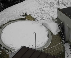 Ski areál SEVERKA v Dolní Lomné - Pohled na bazén - 4.3.2023 v 14:00