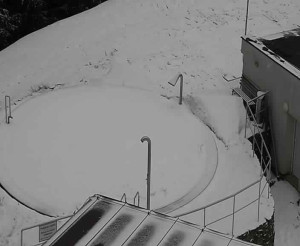 Ski areál SEVERKA v Dolní Lomné - Pohled na bazén - 5.3.2023 v 13:00