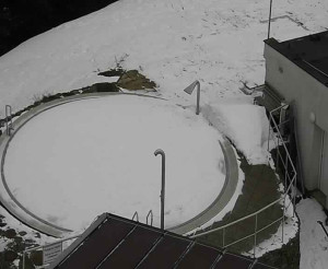 Ski areál SEVERKA v Dolní Lomné - Pohled na bazén - 6.3.2023 v 13:01