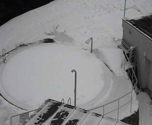 Ski areál SEVERKA v Dolní Lomné - Pohled na bazén - 6.3.2023 v 17:01