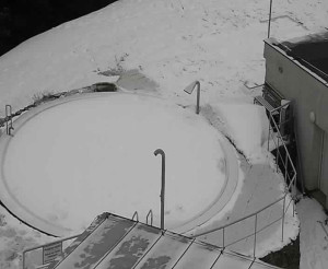 Ski areál SEVERKA v Dolní Lomné - Pohled na bazén - 7.3.2023 v 10:01