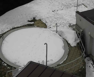 Ski areál SEVERKA v Dolní Lomné - Pohled na bazén - 8.3.2023 v 13:01