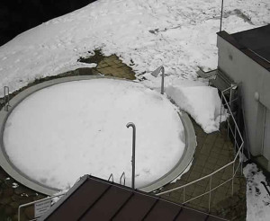 Ski areál SEVERKA v Dolní Lomné - Pohled na bazén - 8.3.2023 v 17:01