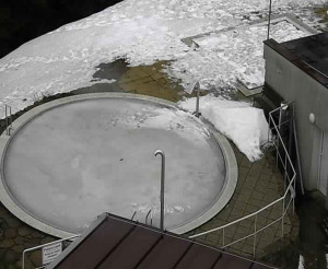Ski areál SEVERKA v Dolní Lomné - Pohled na bazén - 9.3.2023 v 13:01