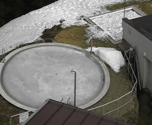 Ski areál SEVERKA v Dolní Lomné - Pohled na bazén - 10.3.2023 v 15:01