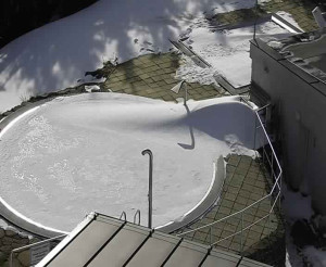 Ski areál SEVERKA v Dolní Lomné - Pohled na bazén - 12.3.2023 v 15:01