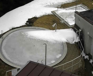 Ski areál SEVERKA v Dolní Lomné - Pohled na bazén - 13.3.2023 v 17:01