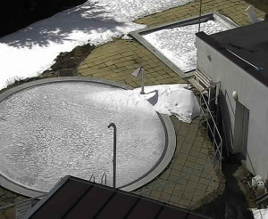 Ski areál SEVERKA v Dolní Lomné - Pohled na bazén - 16.3.2023 v 12:01