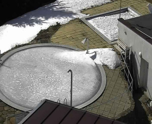 Ski areál SEVERKA v Dolní Lomné - Pohled na bazén - 17.3.2023 v 12:01