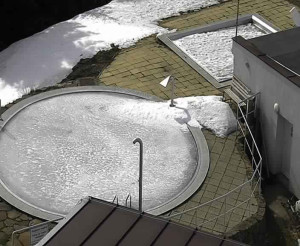 Ski areál SEVERKA v Dolní Lomné - Pohled na bazén - 17.3.2023 v 13:01