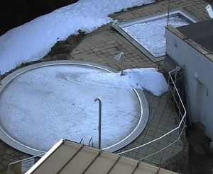 Ski areál SEVERKA v Dolní Lomné - Pohled na bazén - 17.3.2023 v 18:01