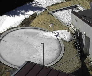 Ski areál SEVERKA v Dolní Lomné - Pohled na bazén - 18.3.2023 v 12:01