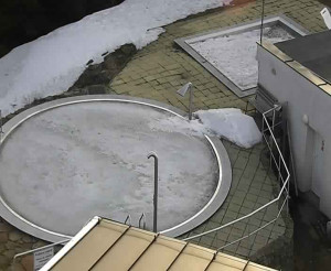 Ski areál SEVERKA v Dolní Lomné - Pohled na bazén - 18.3.2023 v 17:01