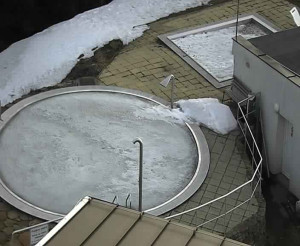 Ski areál SEVERKA v Dolní Lomné - Pohled na bazén - 18.3.2023 v 18:01