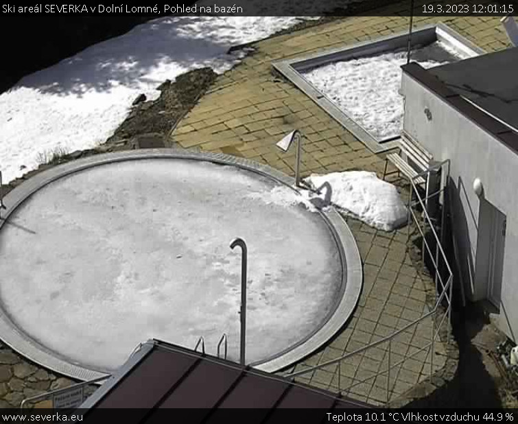 Ski areál SEVERKA v Dolní Lomné - Pohled na bazén - 19.3.2023 v 12:01
