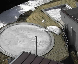 Ski areál SEVERKA v Dolní Lomné - Pohled na bazén - 19.3.2023 v 13:01