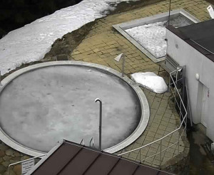 Ski areál SEVERKA v Dolní Lomné - Pohled na bazén - 20.3.2023 v 16:01