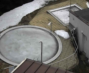 Ski areál SEVERKA v Dolní Lomné - Pohled na bazén - 20.3.2023 v 18:01