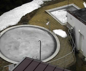 Ski areál SEVERKA v Dolní Lomné - Pohled na bazén - 21.3.2023 v 08:01