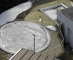 Ski areál SEVERKA v Dolní Lomné - Pohled na bazén - 22.3.2023 v 14:01