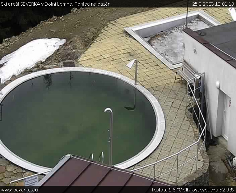 Ski areál SEVERKA v Dolní Lomné - Pohled na bazén - 25.3.2023 v 12:01