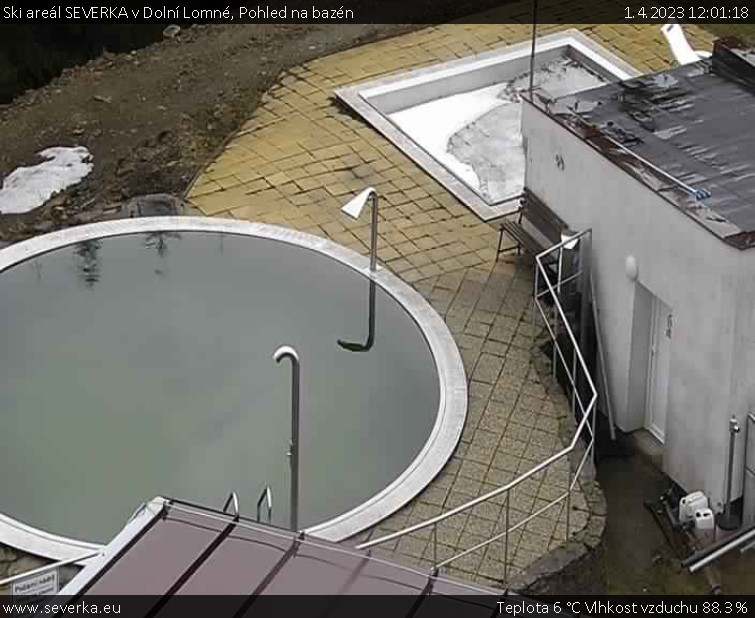 Ski areál SEVERKA v Dolní Lomné - Pohled na bazén - 1.4.2023 v 12:01