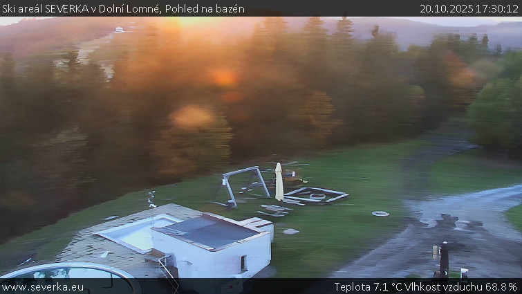 Ski areál SEVERKA v Dolní Lomné - Pohled na bazén - 20.10.2025 v 17:30 Ski areál SEVERKA v Dolní Lomné - Pohled na bazén - 20.10.2025 v 17:30
