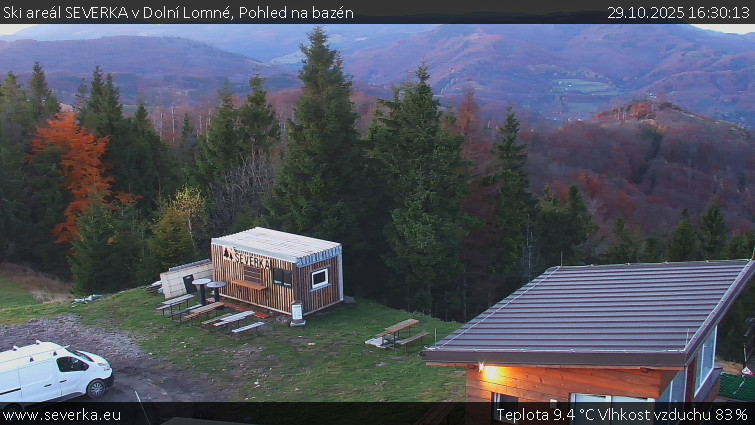 Ski areál SEVERKA v Dolní Lomné - Pohled na bazén - 29.10.2025 v 16:30 Ski areál SEVERKA v Dolní Lomné - Pohled na bazén - 29.10.2025 v 16:30