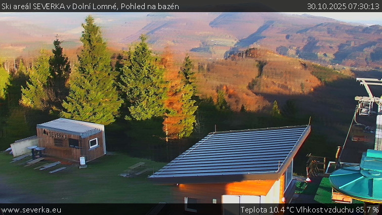 Ski areál SEVERKA v Dolní Lomné - Pohled na bazén - 30.10.2025 v 07:30 Ski areál SEVERKA v Dolní Lomné - Pohled na bazén - 30.10.2025 v 07:30