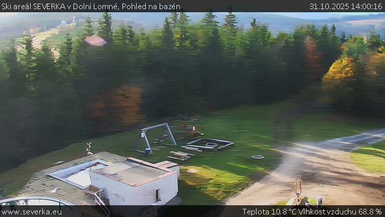 Ski areál SEVERKA v Dolní Lomné - Pohled na bazén - 31.10.2025 v 14:00 Ski areál SEVERKA v Dolní Lomné - Pohled na bazén - 31.10.2025 v 14:00