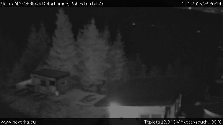 Ski areál SEVERKA v Dolní Lomné - Pohled na bazén - 1.11.2025 v 23:30 Ski areál SEVERKA v Dolní Lomné - Pohled na bazén - 1.11.2025 v 23:30