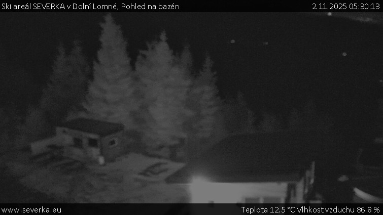 Ski areál SEVERKA v Dolní Lomné - Pohled na bazén - 2.11.2025 v 05:30 Ski areál SEVERKA v Dolní Lomné - Pohled na bazén - 2.11.2025 v 05:30