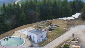 Ski areál SEVERKA v Dolní Lomné - Pohled na bazén - 10.4.2026 v 15:00 Ski areál SEVERKA v Dolní Lomné - Pohled na bazén - 10.4.2026 v 15:00