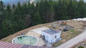 Ski areál SEVERKA v Dolní Lomné - Pohled na bazén - 10.4.2026 v 19:00 Ski areál SEVERKA v Dolní Lomné - Pohled na bazén - 10.4.2026 v 19:00