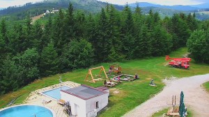 Skigebiet SEVERKA in Dolní Lomná - Blick auf den Pool - 11.7.2026 v 11:30 Skigebiet SEVERKA in Dolní Lomná - Blick auf den Pool - 11.7.2026 v 11:30