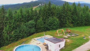 Skigebiet SEVERKA in Dolní Lomná - Blick auf den Pool - 11.7.2026 v 12:00 Skigebiet SEVERKA in Dolní Lomná - Blick auf den Pool - 11.7.2026 v 12:00