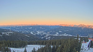 Stuhleck - Bergstation Weißenelfbahn - 29.12.2025 v 08:00 Stuhleck - Bergstation Weißenelfbahn - 29.12.2025 v 08:00