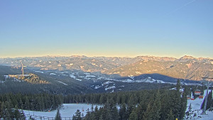 Stuhleck - Bergstation Weißenelfbahn - 29.12.2025 v 08:45 Stuhleck - Bergstation Weißenelfbahn - 29.12.2025 v 08:45