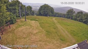 Sportzentrum Bouřňák - Bouřňák-Gipfel, Blick nach Süden - 16.6.2026 v 18:00 Sportzentrum Bouřňák - Bouřňák-Gipfel, Blick nach Süden - 16.6.2026 v 18:00