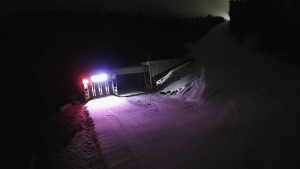 Červenohorské sedlo - Modrá sjezdovka - dojezd k lanové dráze - 7.12.2025 v 20:30 Červenohorské sedlo - Modrá sjezdovka - dojezd k lanové dráze - 7.12.2025 v 20:30