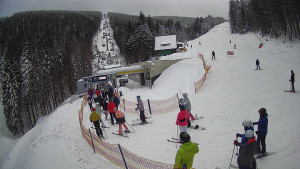 Červenohorské sedlo - Modrá sjezdovka - dojezd k lanové dráze - 4.1.2026 v 12:01 Červenohorské sedlo - Modrá sjezdovka - dojezd k lanové dráze - 4.1.2026 v 12:01