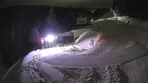 Červenohorské sedlo - Modrá sjezdovka - dojezd k lanové dráze - 4.1.2026 v 19:10 Červenohorské sedlo - Modrá sjezdovka - dojezd k lanové dráze - 4.1.2026 v 19:10