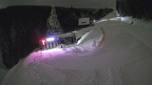 Červenohorské sedlo - Modrá sjezdovka - dojezd k lanové dráze - 4.1.2026 v 20:31 Červenohorské sedlo - Modrá sjezdovka - dojezd k lanové dráze - 4.1.2026 v 20:31